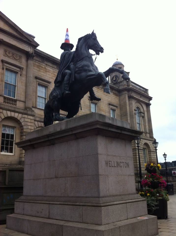 Il monumento di Edimburgo al duca di Wellington, che sconfisse Napoleone a Waterloo, arruolato dai separatisti scozzesi del fronte del Sì 
