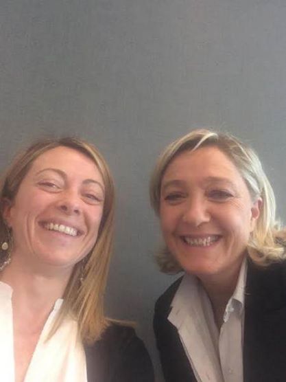 Giorgia Meloni e Marine Le Pen (fonte: Facebook.com)