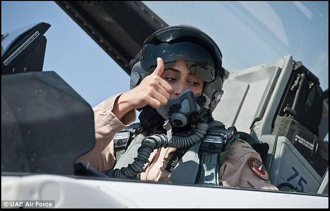Il Maggiore Mariam Al Mansouri a bordo del suo F-16 (fonte: UAE Air Forces)