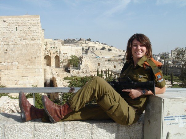 Gill Rosenberg nel 2007 a Gerusalemme durante il servizio militare (fonte: Facebook.com)