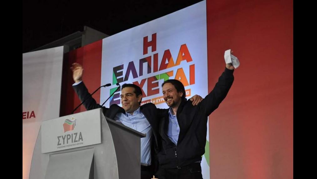 Alexis Tsipras e Pablo Iglesias ieri sul palco ad Atene (fonte: Twitter.com)