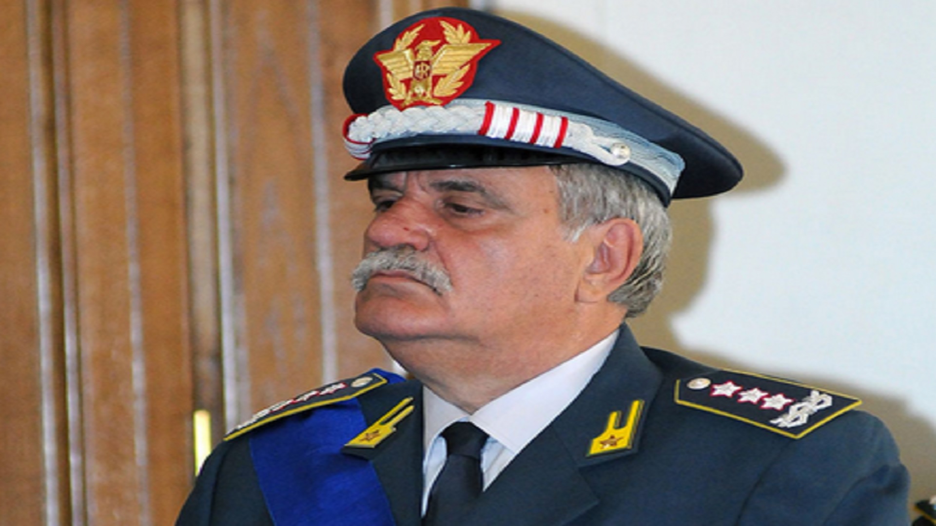 <b>Michele Adinolfi</b>: chi è il generale della Guardia di Finanza al telefono con ... - michele-adinolfi-matteo-renzi