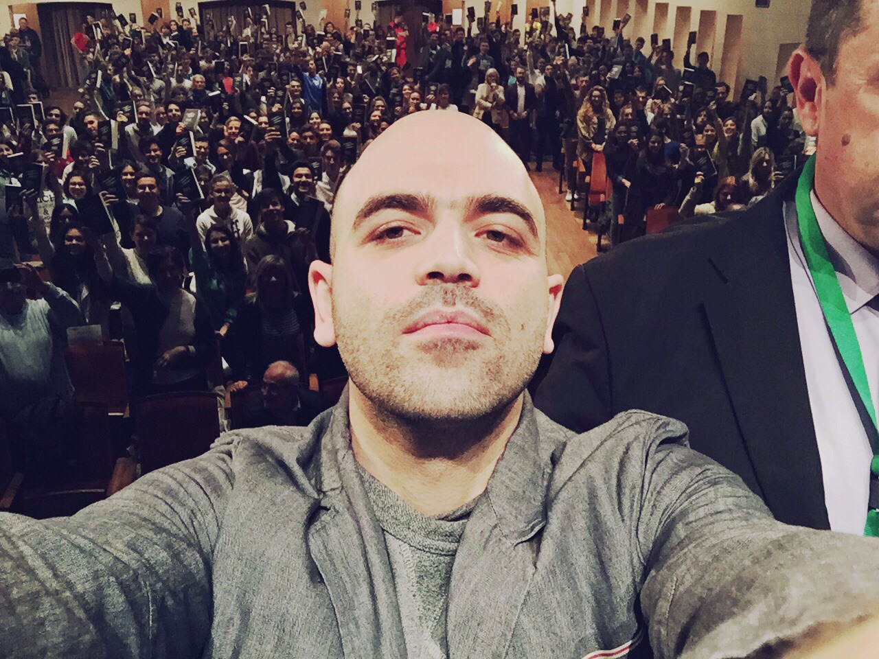 Un selfie di Saviano a Gorizia dopo un incontro con gli studenti su Zero Zero Zero